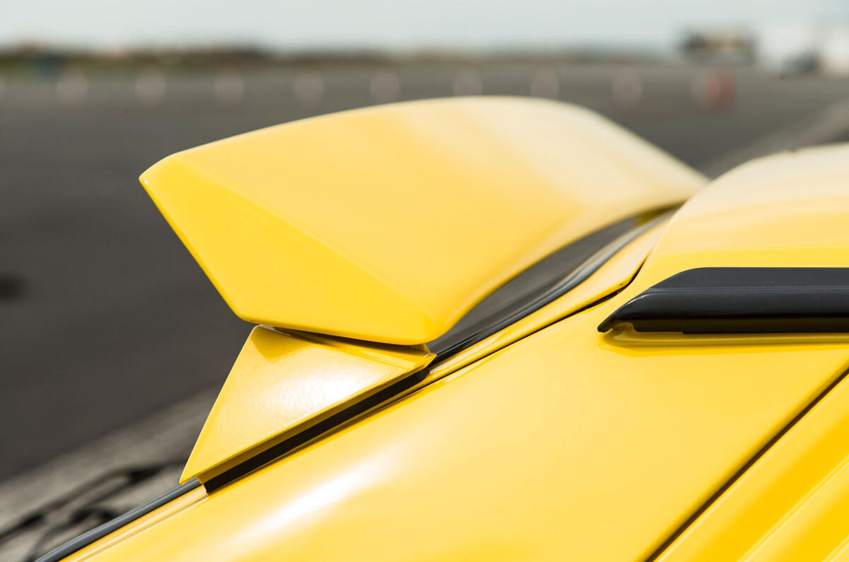 Ford Focus RS vs Lancia Delta HF Integrale Evo 1