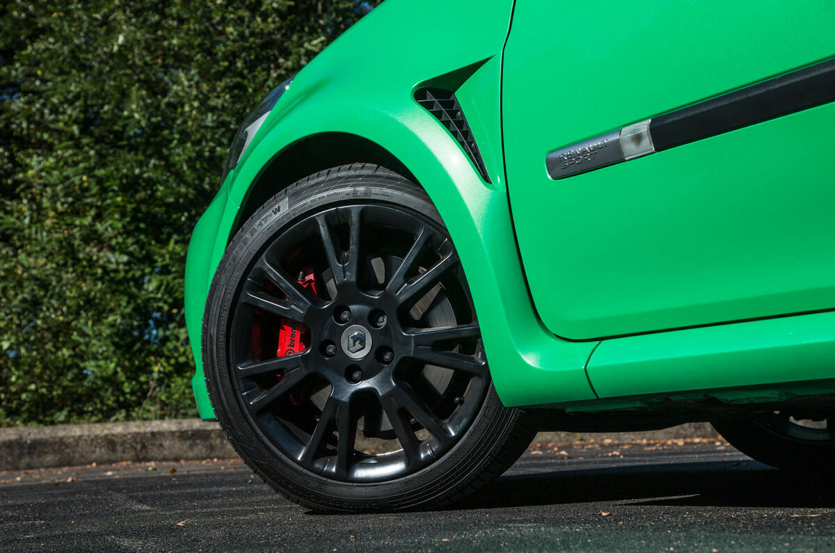 Suzuki Swift Sport vs Honda Civic Type R Mugen vs Renault Clio Cup 