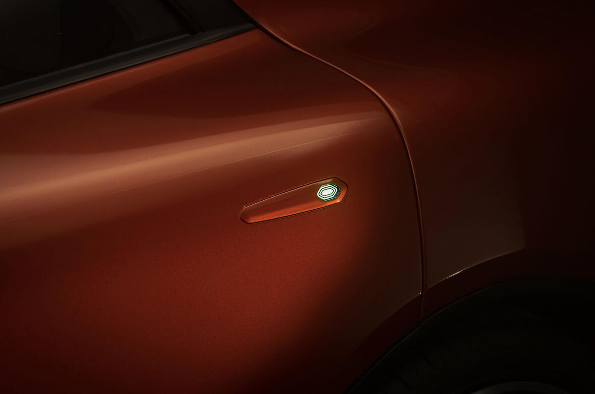 Detalle de tirador de puerta NEVS Emily GT 2023