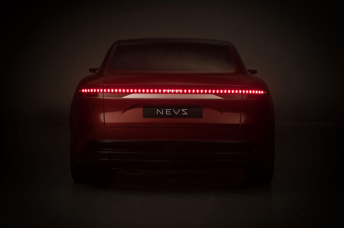 NEVS Emily GT trasero estático 2023