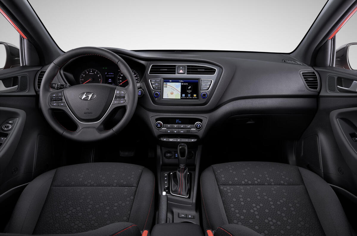 2018 - [Hyundai] I20 restylée - Page 2 New_hyundai_i20_interior_1