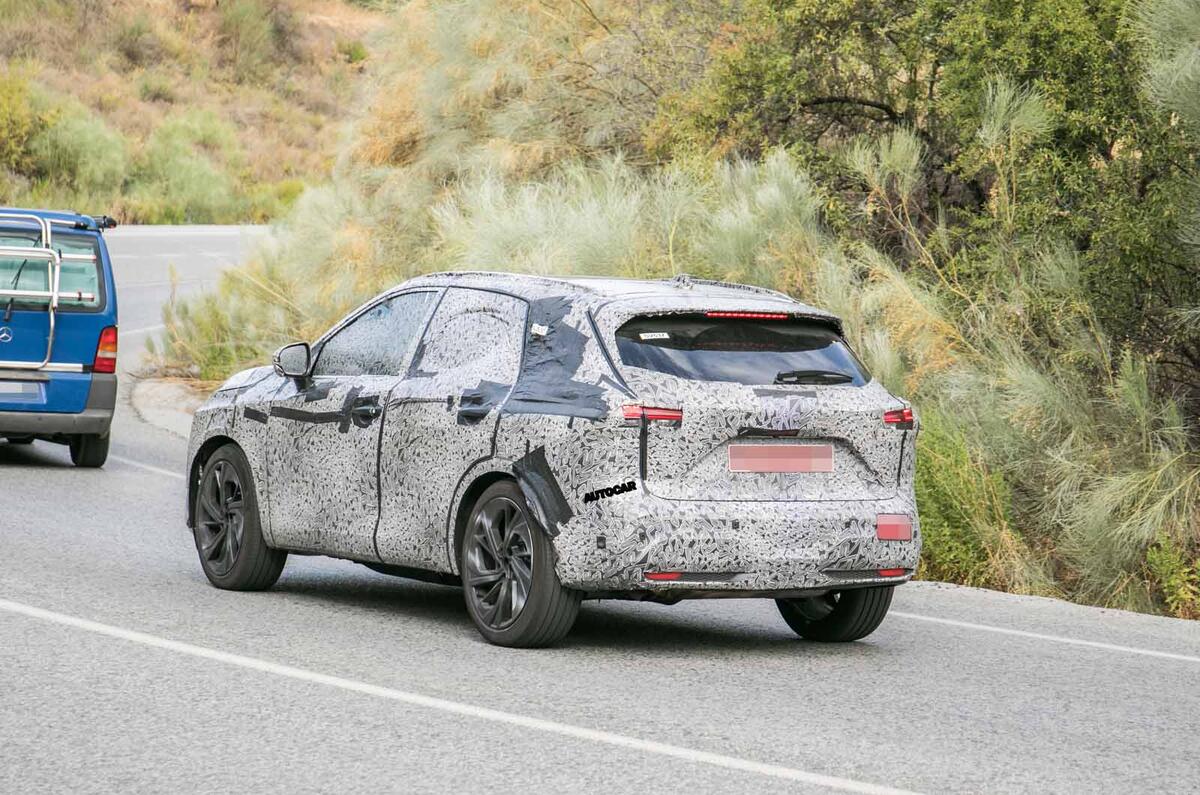 Nissan Qashqai spyshot rear 3.4