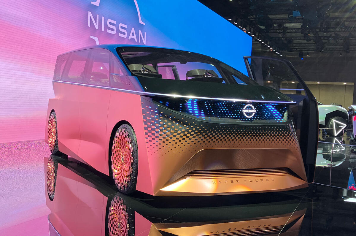 Nissan Hyper Tourer front quarter