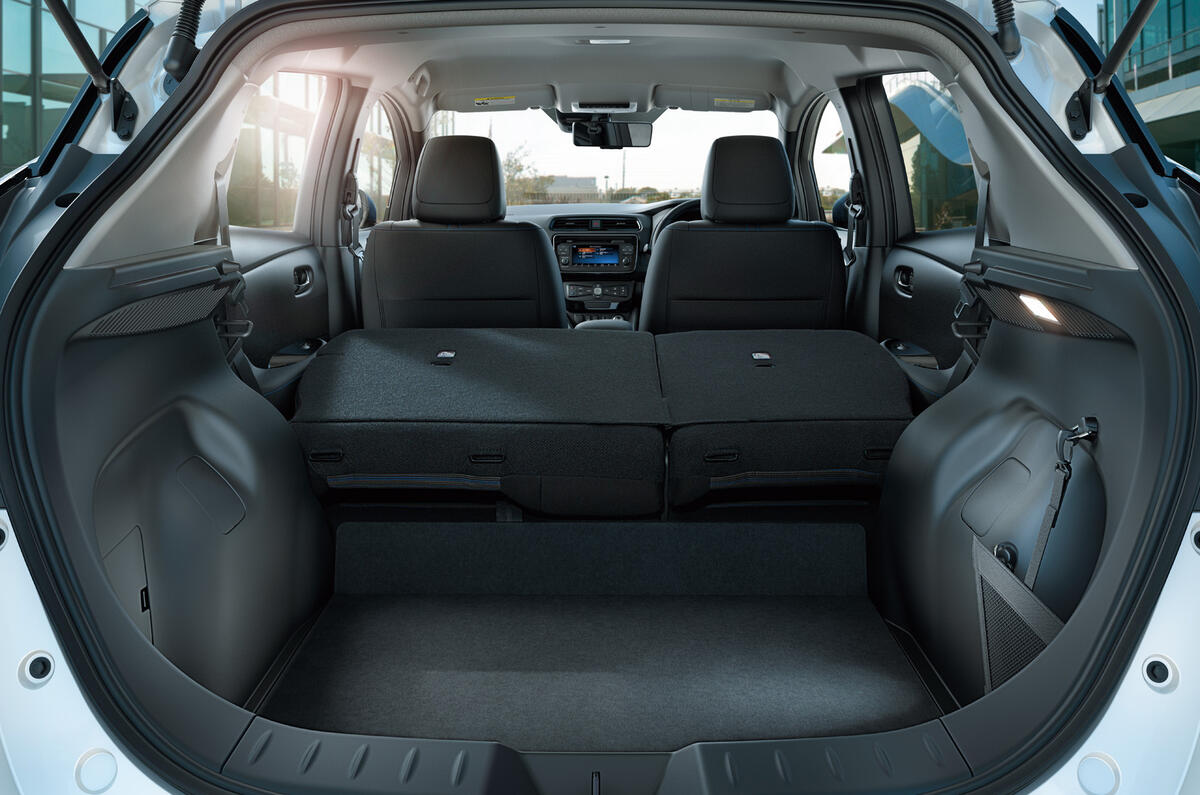 Nissan Leaf 2018 boot space