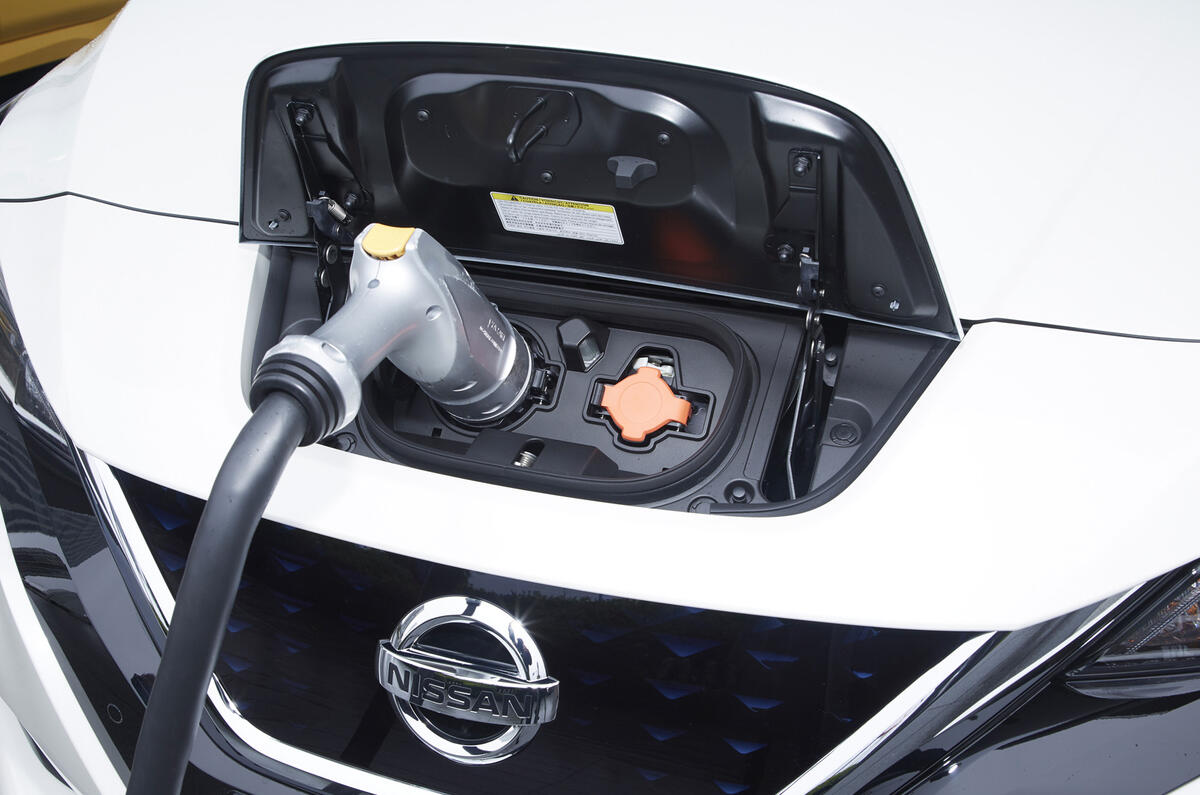 Nissan Leaf 2018 charging port