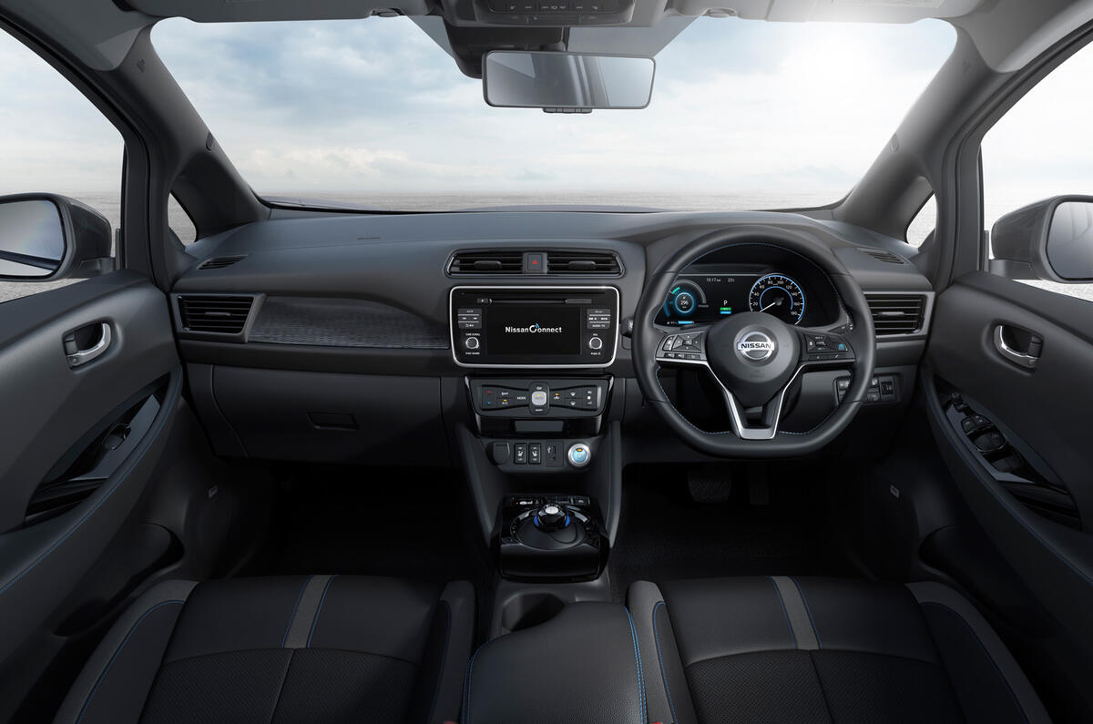 Nissan Leaf 2018 dashboard
