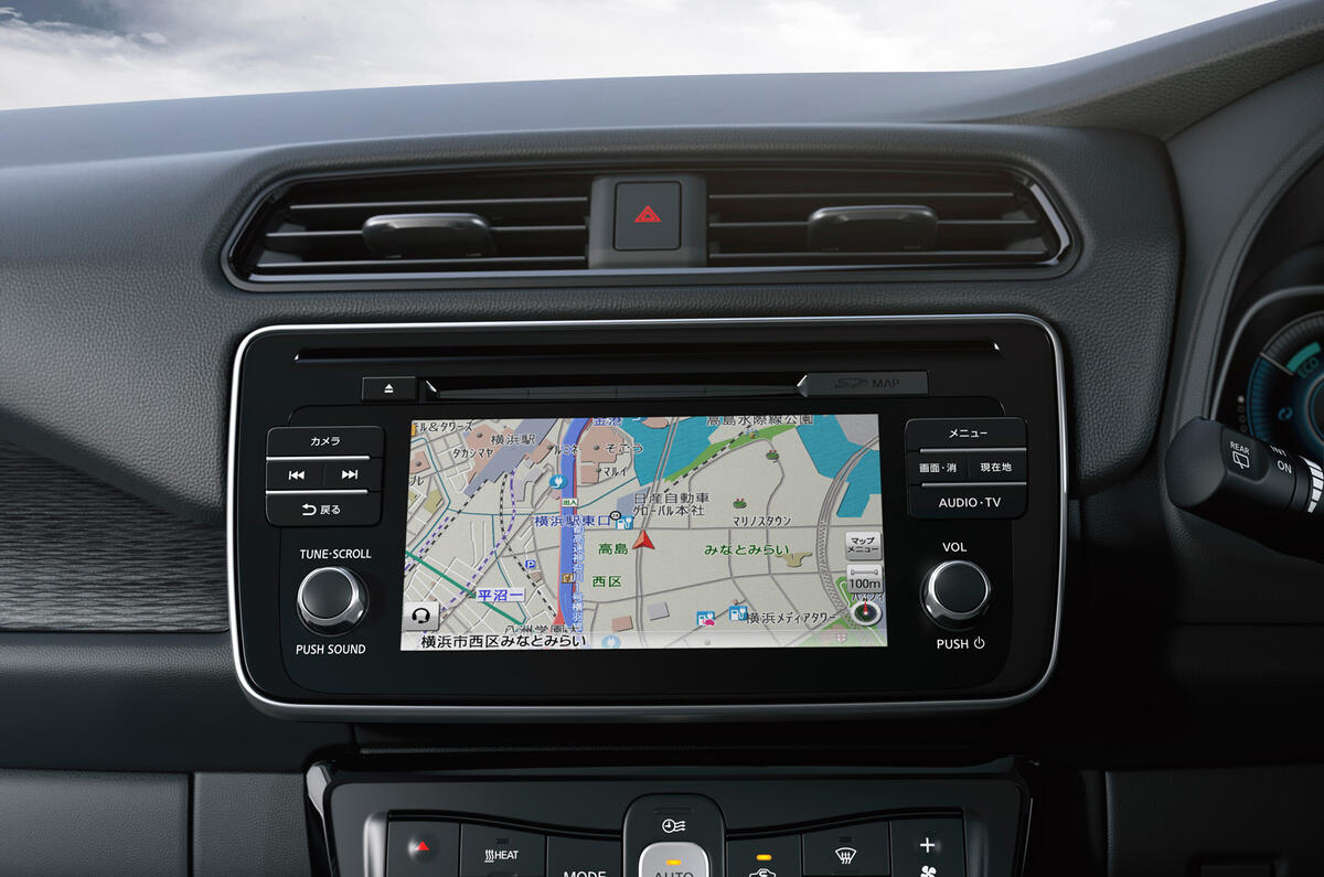 Nissan Leaf 2018 infotainment system