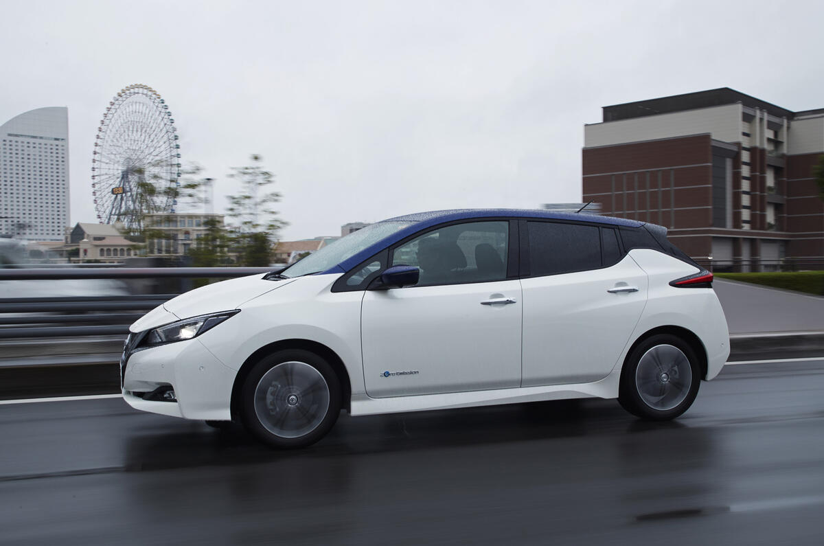 Nissan Leaf 2018 side profile