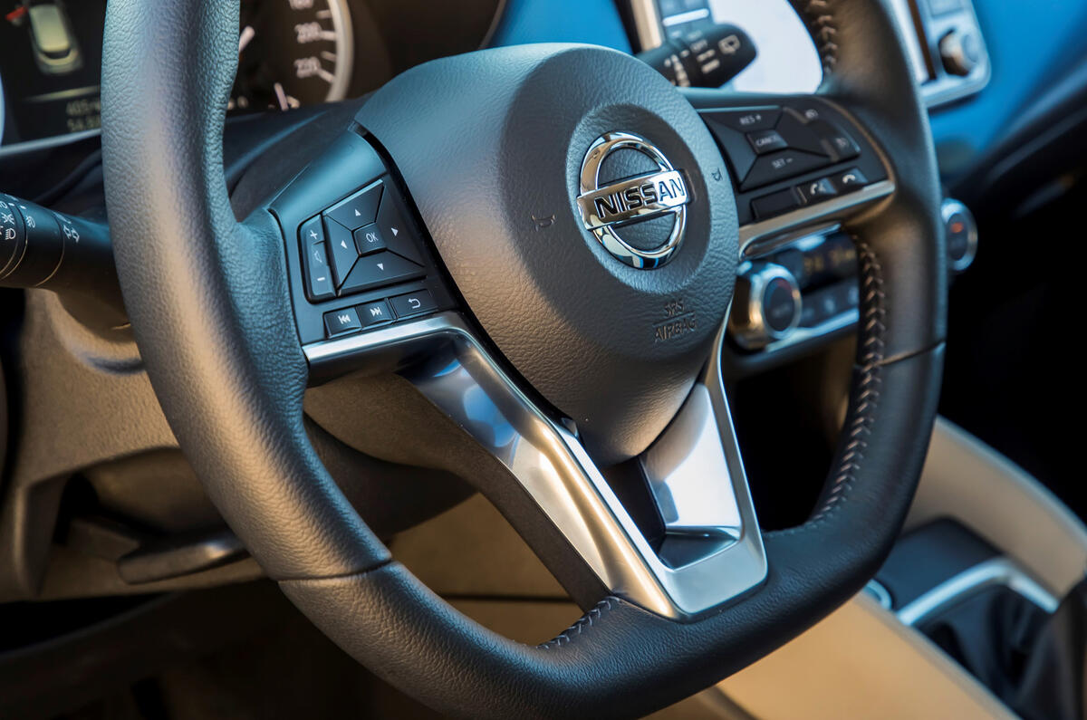 Nissan Micra 1.0 steering wheel