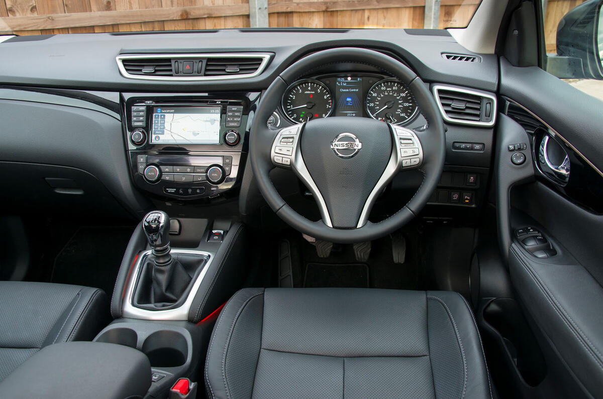 2015 Nissan Qashqai 1 6 DIG T 163 N tec review review 2015 Nissan Qashqai 1 6 DIG T 163 N tec review review
