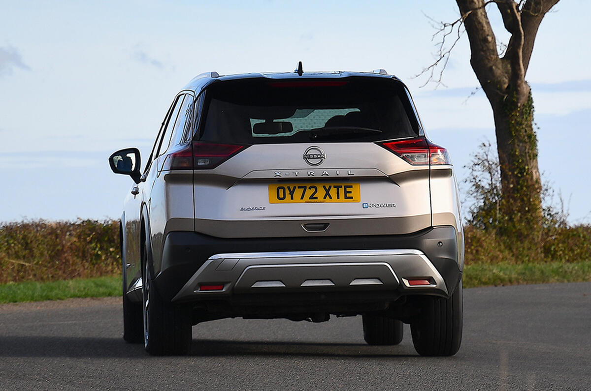 nissan x trail 03 back panning