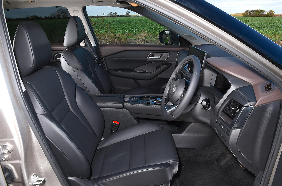 nissan x trail 09 cabin