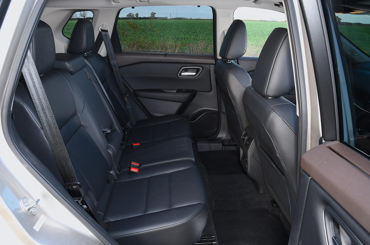 nissan x trail 10 back seats