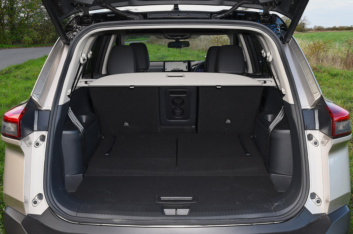 nissan x trail 13 boot