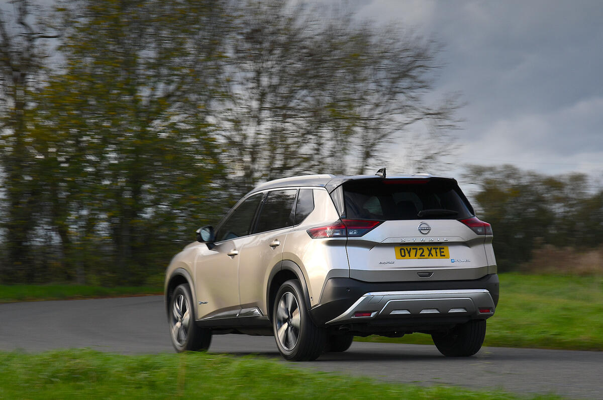 nissan x trail 15 back cornering