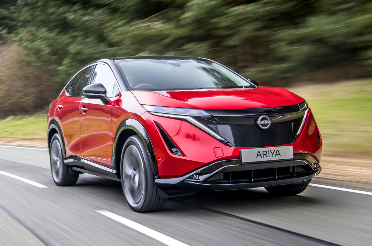 Nissan Ariya Rouge trois quarts avant