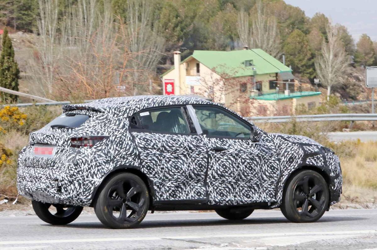 Nissan Juke spyshot side rear