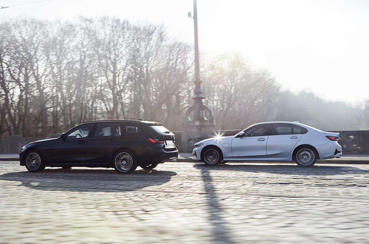 2020 BMW 330e Touring - side