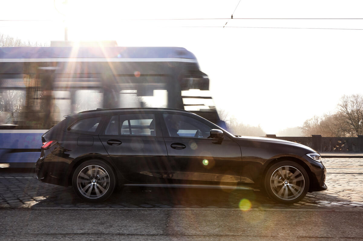 2020 BMW 330e Touring - side