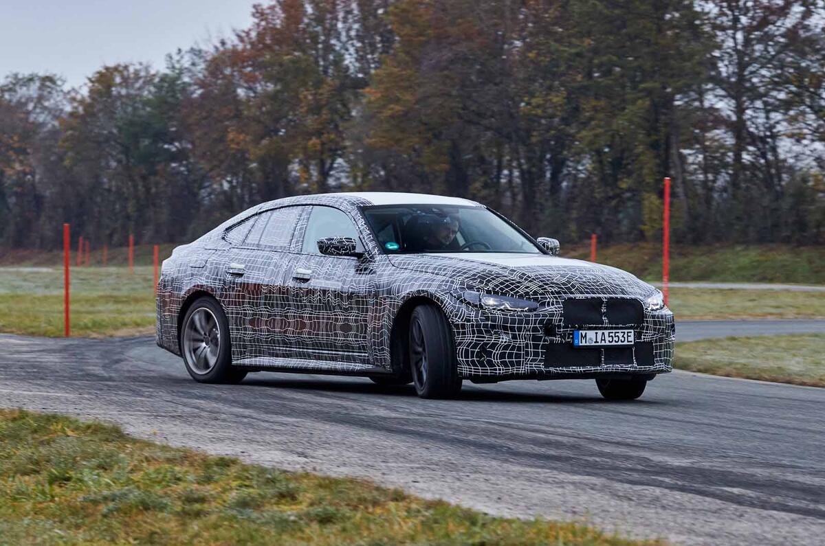 BMW i4  sliding