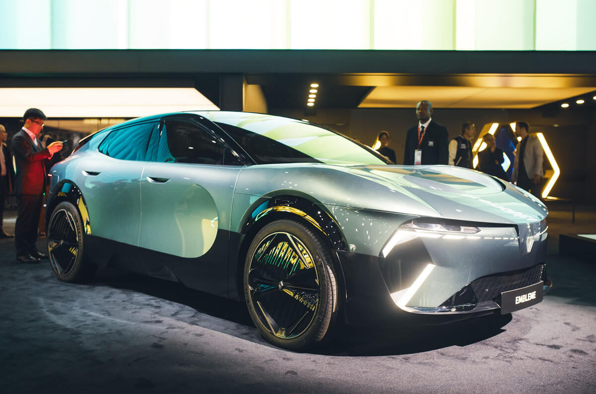 paris-motor-show-2024-renault-embleme.jpg