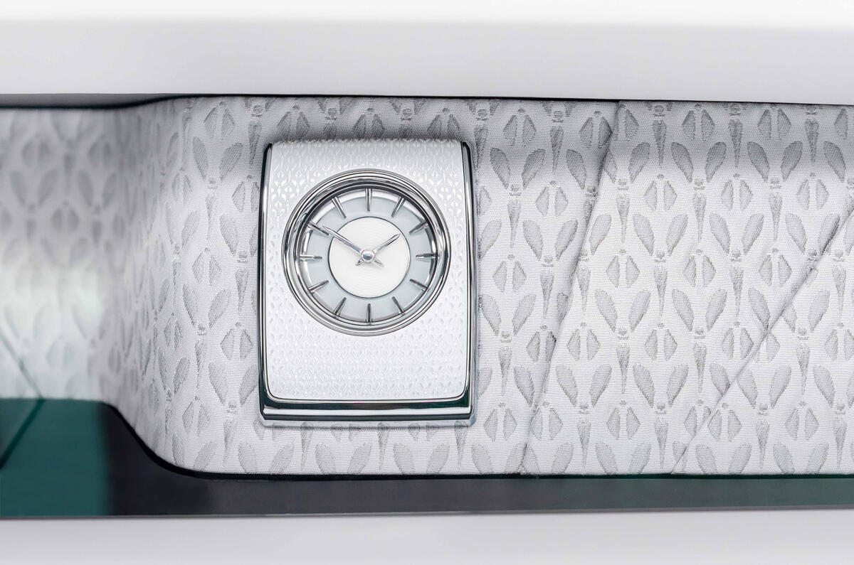 Phantom Series II Platino 5