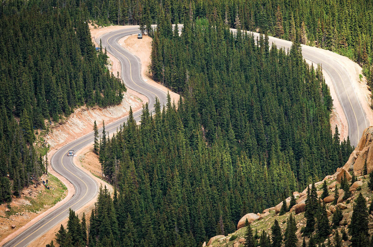 Bentley Bentayga pikes peak