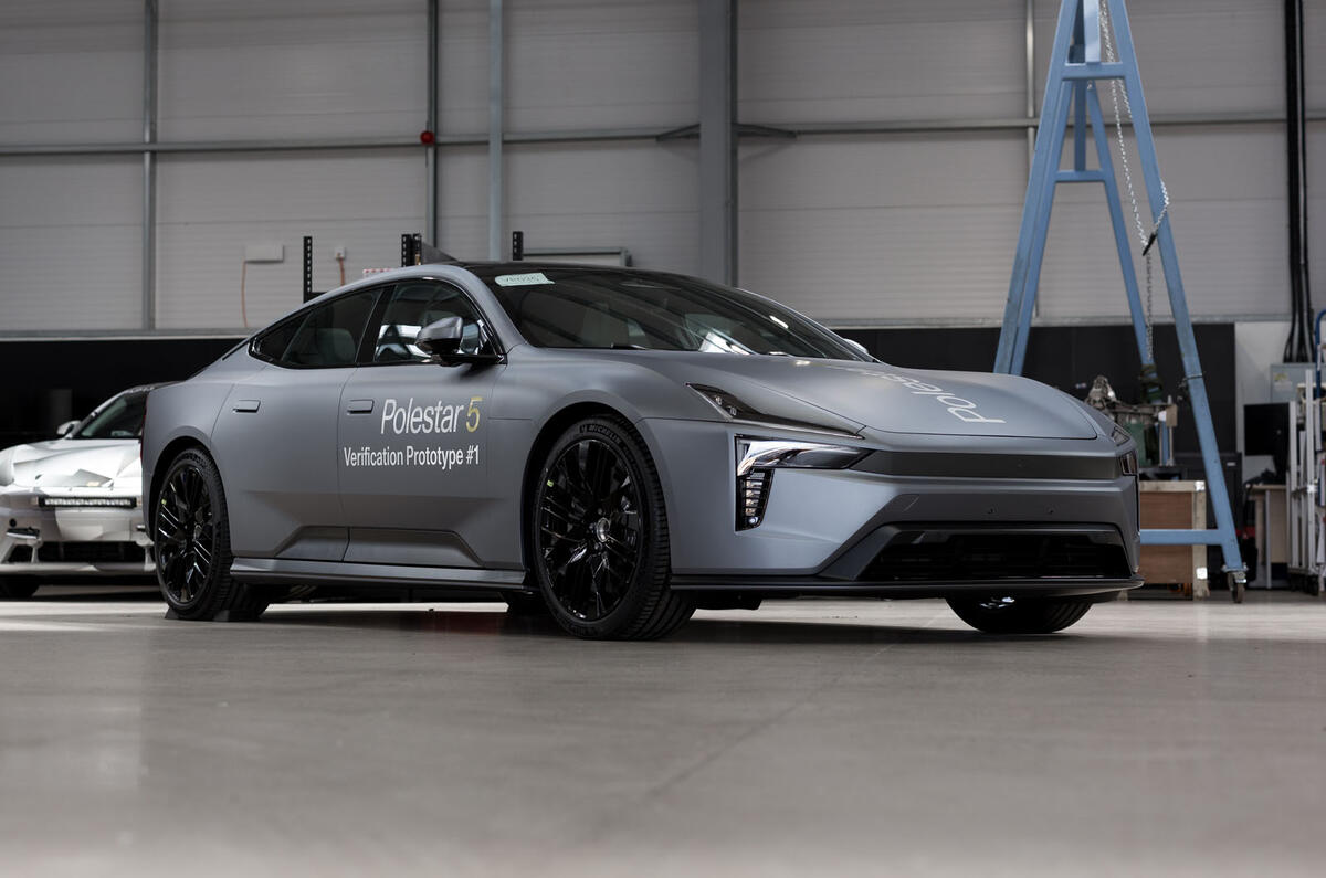 Polestar 5 prototipo 2023 cuarto delantero estático