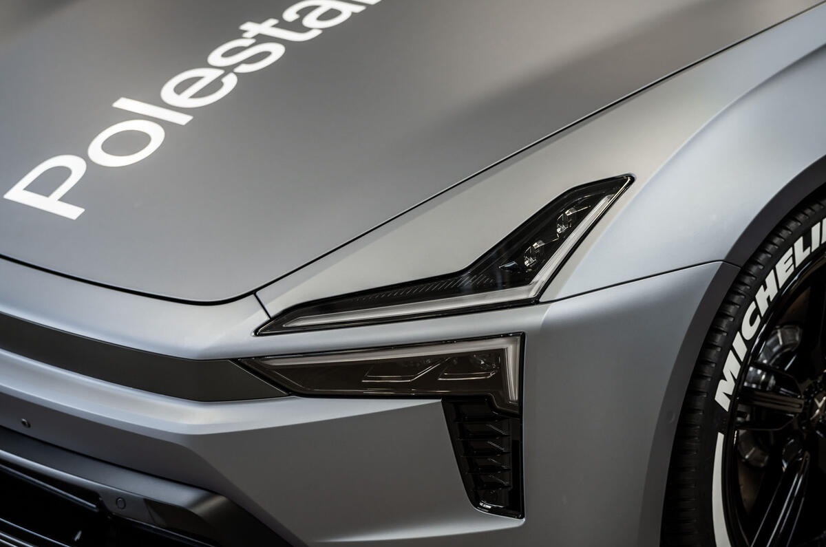 Faro Polestar 5 prototipo 2023