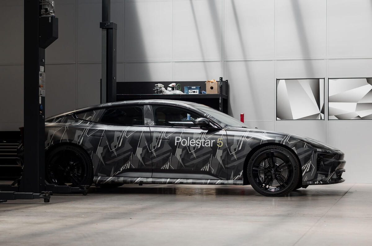Polestar 5 prototipo 2023 lado estático