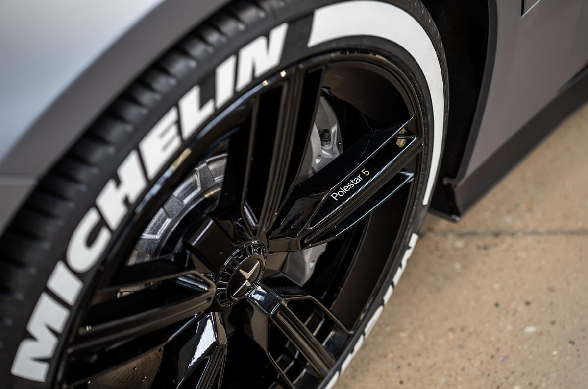 Llanta Polestar 5 prototipo 2023