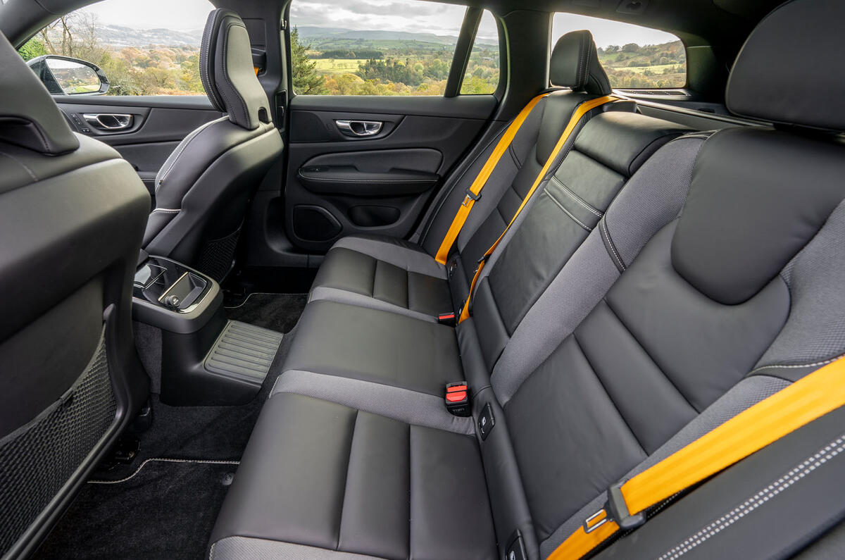 Volvo V60 T8 Twin Engine Polestar Engineered 2019 Review