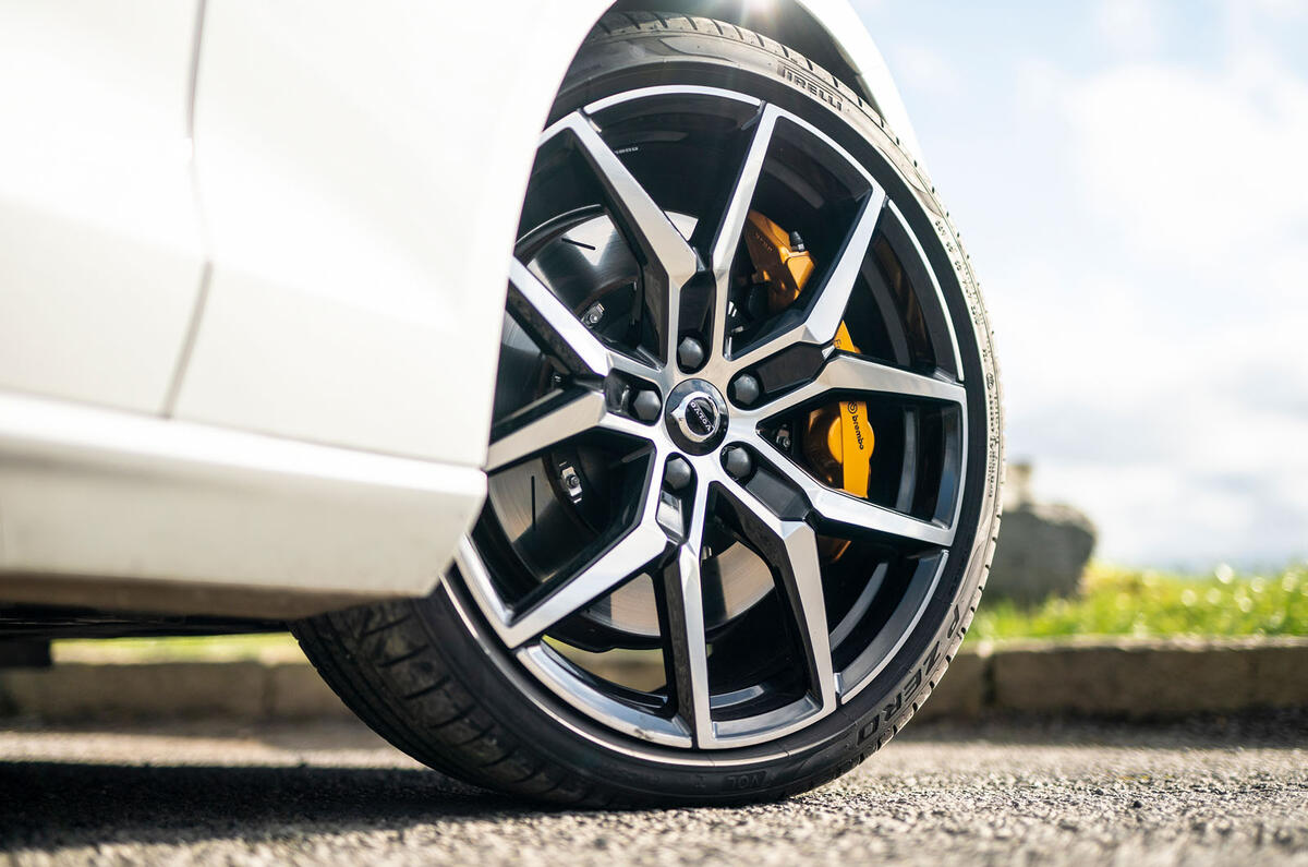 Volvo V60 T8 Twin Engine Polestar Engineered 2019 Review