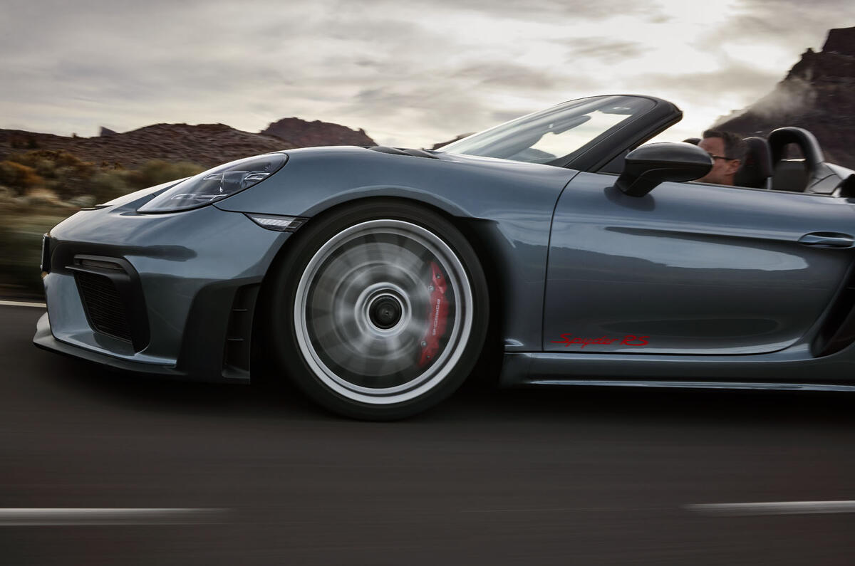 Porsche 718 Spyder GT4 RS 2023 side tracking close