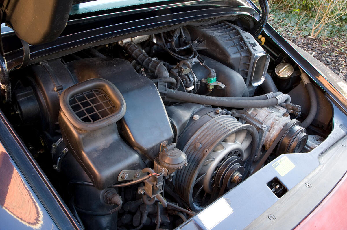 Porsche 911 993 Turbo 1995 engine bay