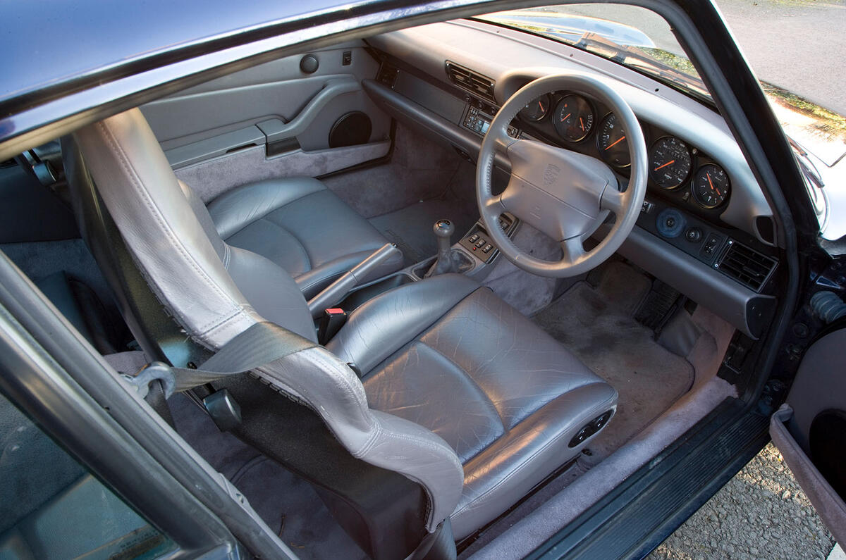 Porsche 911 993 Turbo 1995 interior drivers side