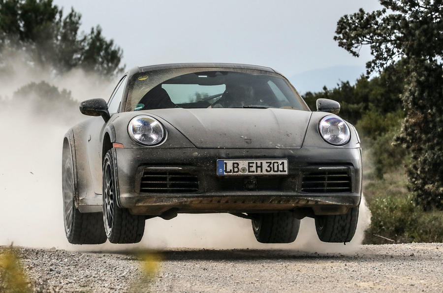 Porsche 911 Dakar front gravel