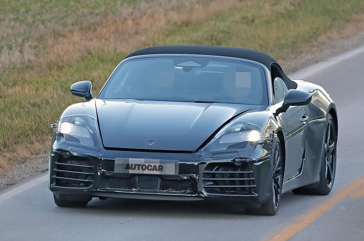 Porsche Boxster EV шпионит спереди