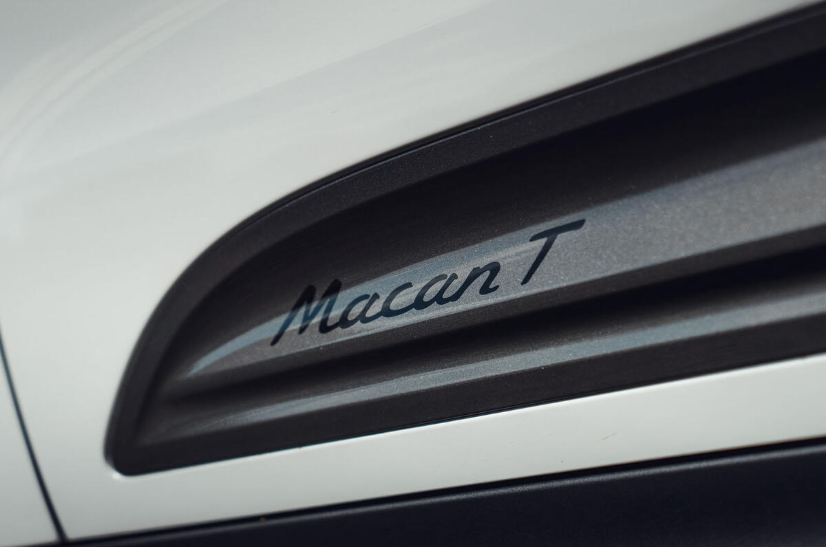 porsche macan t 015 logo