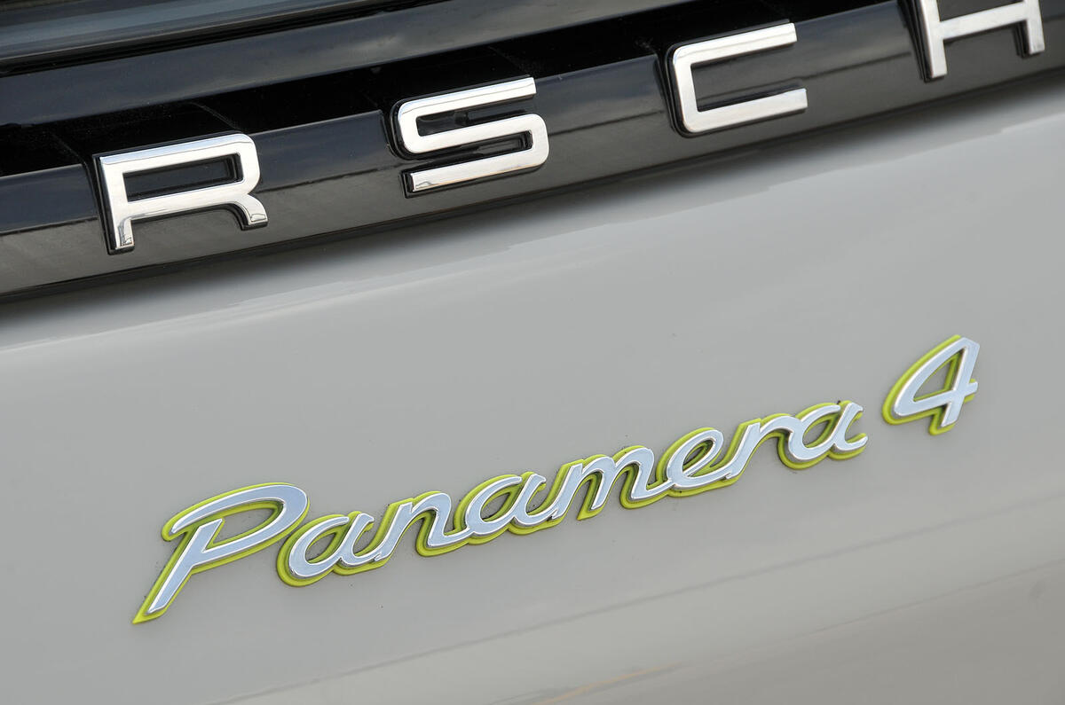 Porsche Panamera 4 Hybrid badge