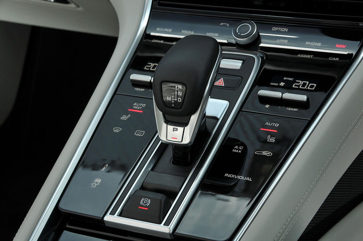 Porsche Panamera 4 Hybrid gearstick