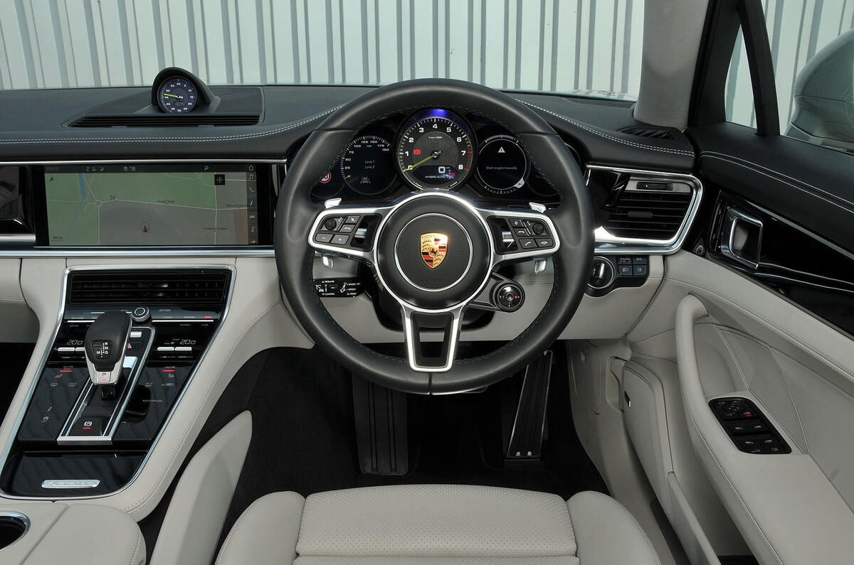 Porsche Panamera 4 Hybrid interior