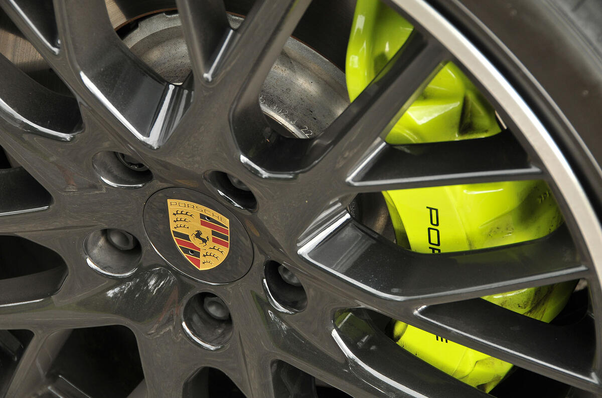 Porsche Panamera 4 Hybrid wheels