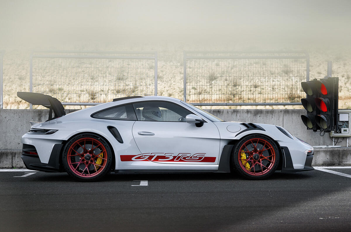 پورشه 911 GT3 RS سمت استاتیک