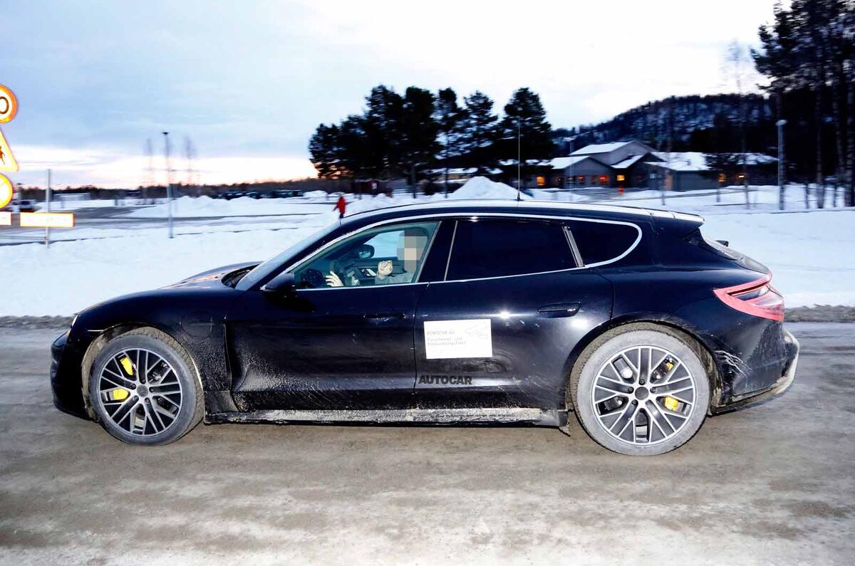 Porsche Taycan Cross Turismo side