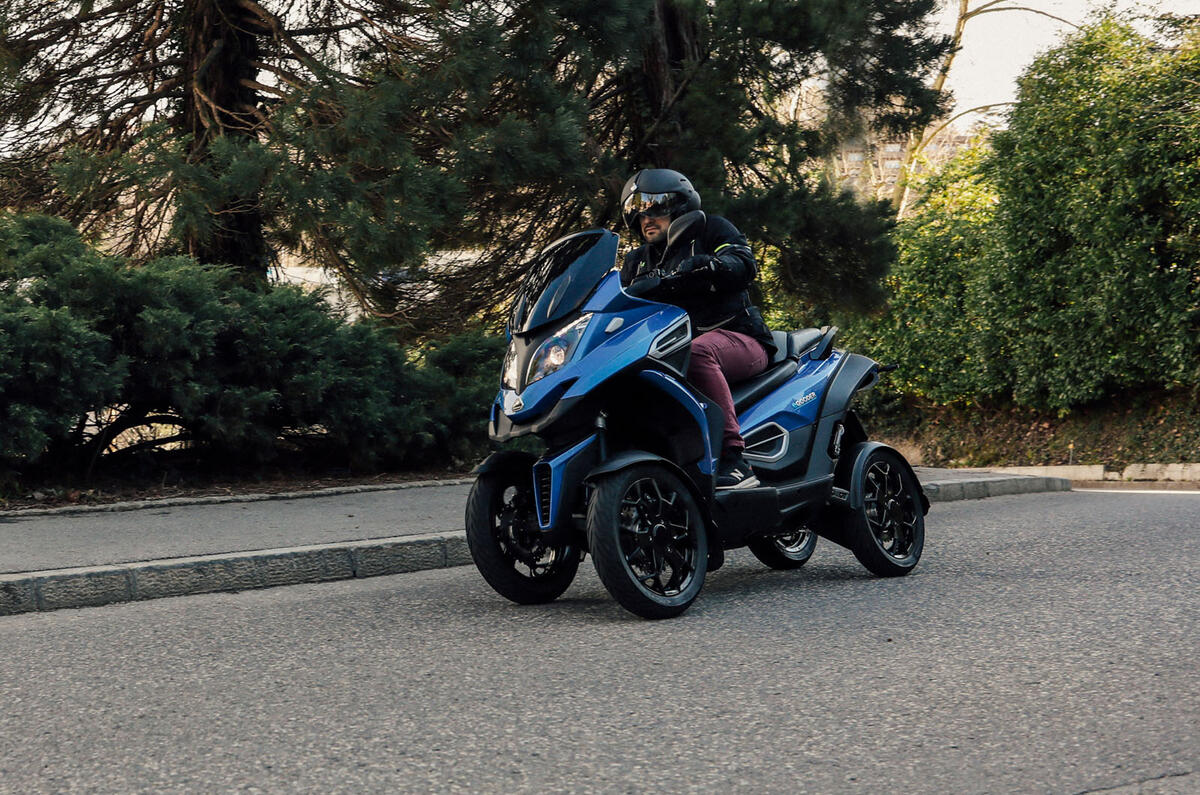 Quadricycle pillion