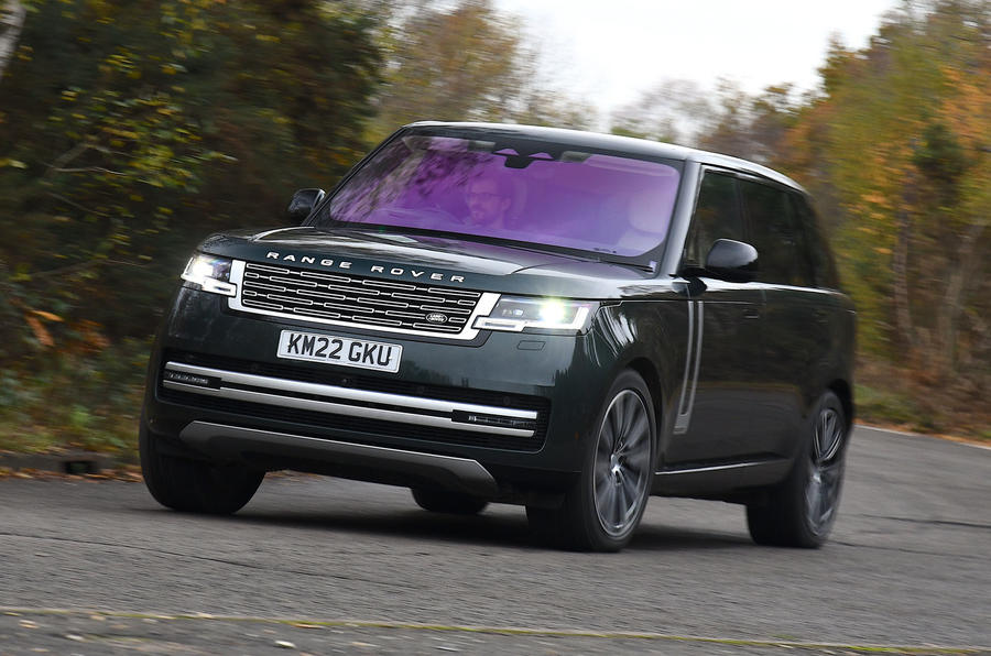Range Rover 2022 front quarter tracking