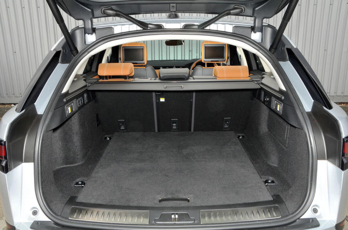 range rover velar boot space 1