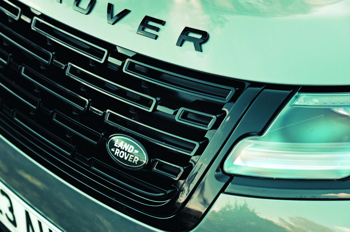 Range Rover Velar front grille