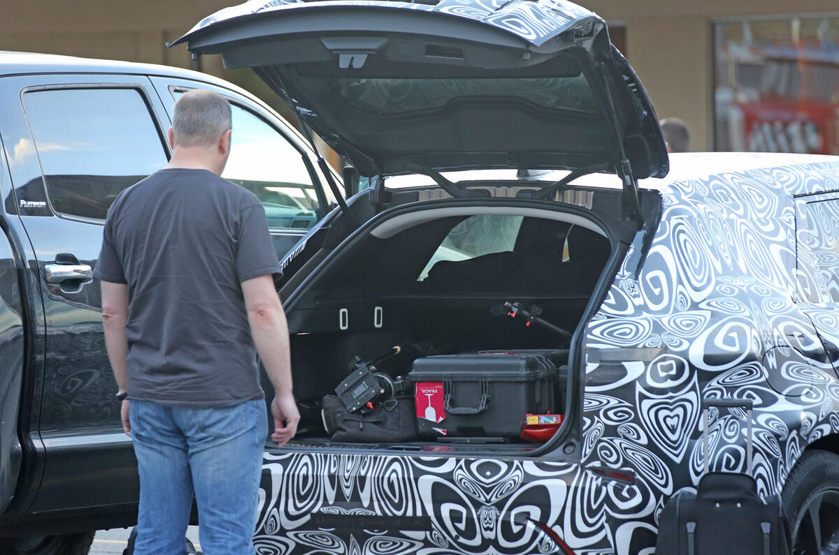 2017 Range Rover Sport Coupé spotted on video